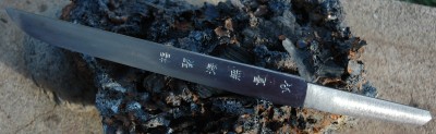 forge,forgeron,japon,japonais,aveyron,12,sabre,lame,couteau,katana,tanto,kendo,art,acier,fer,culture,bas fourneau,tatara,tamahagane,enclume,marteau,polissage,gravure,midi pyrénées,musée,arles,tsuba,foureau,science,technique,brique,minerai,coutelier,rodez,bozouls,sauclières,aito,naginata,domaine de gaillac,démonstration,association,pierre nadeau,sotaro matsumura,sumihira manabe,mali irie,mottais,exposition,montrozier,ségur,capdenac