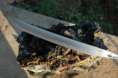 forge,forgeron,japon,japonais,aveyron,12,sabre,lame,couteau,katana,tanto,kendo,art,acier,fer,culture,bas fourneau,tatara,tamahagane,enclume,marteau,polissage,gravure,midi pyrénées,musée,arles,tsuba,foureau,science,technique,brique,minerai,coutelier,rodez,bozouls,sauclières,aito,naginata,domaine de gaillac,démonstration,association,pierre nadeau,sotaro matsumura,sumihira manabe,mali irie,mottais,exposition,montrozier,ségur,capdenac